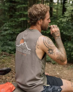T-Shirts & Tank Tops|Men's Outlet><noscript><img width=
