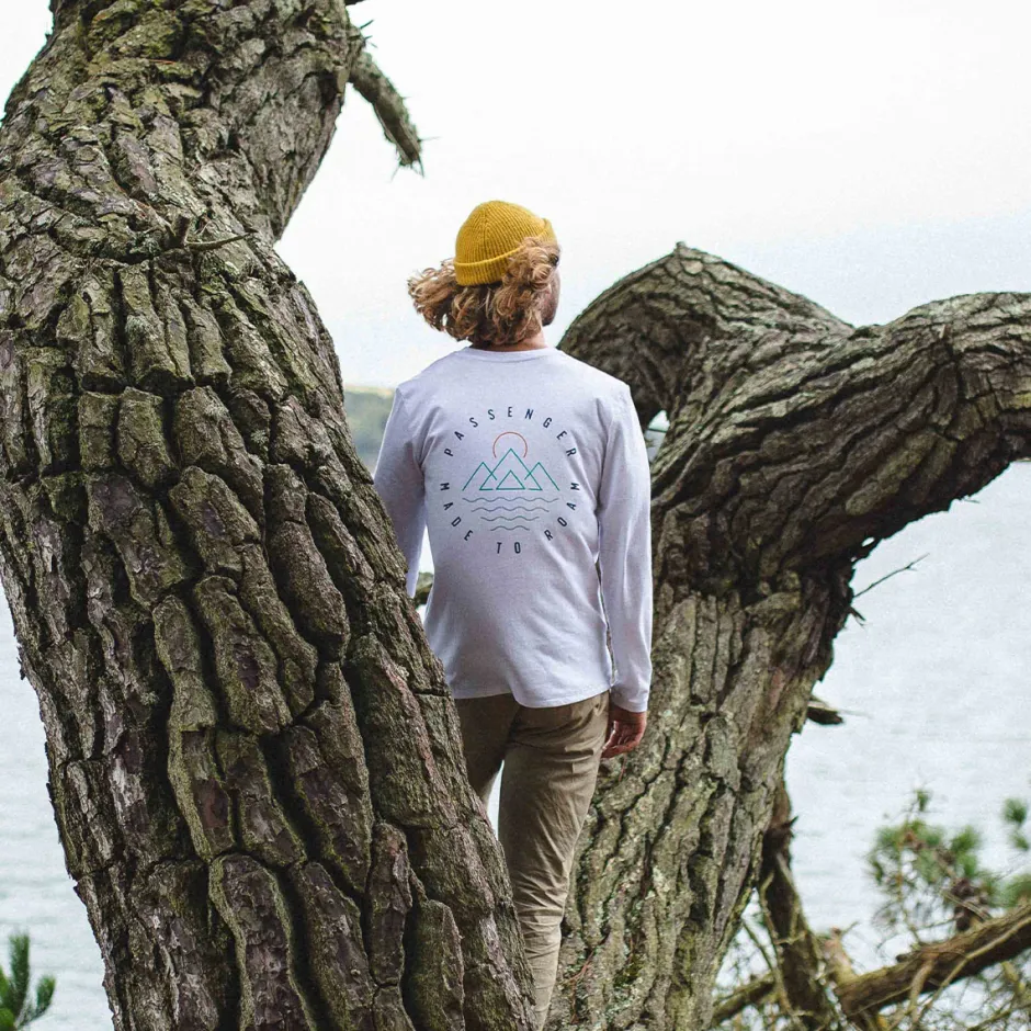 T-Shirts & Tank Tops>Passenger Escapism Recycled LS T-Shirt White