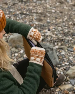 Gloves|Gloves><noscript><img width=