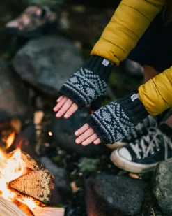 Gloves|Gloves><noscript><img width=