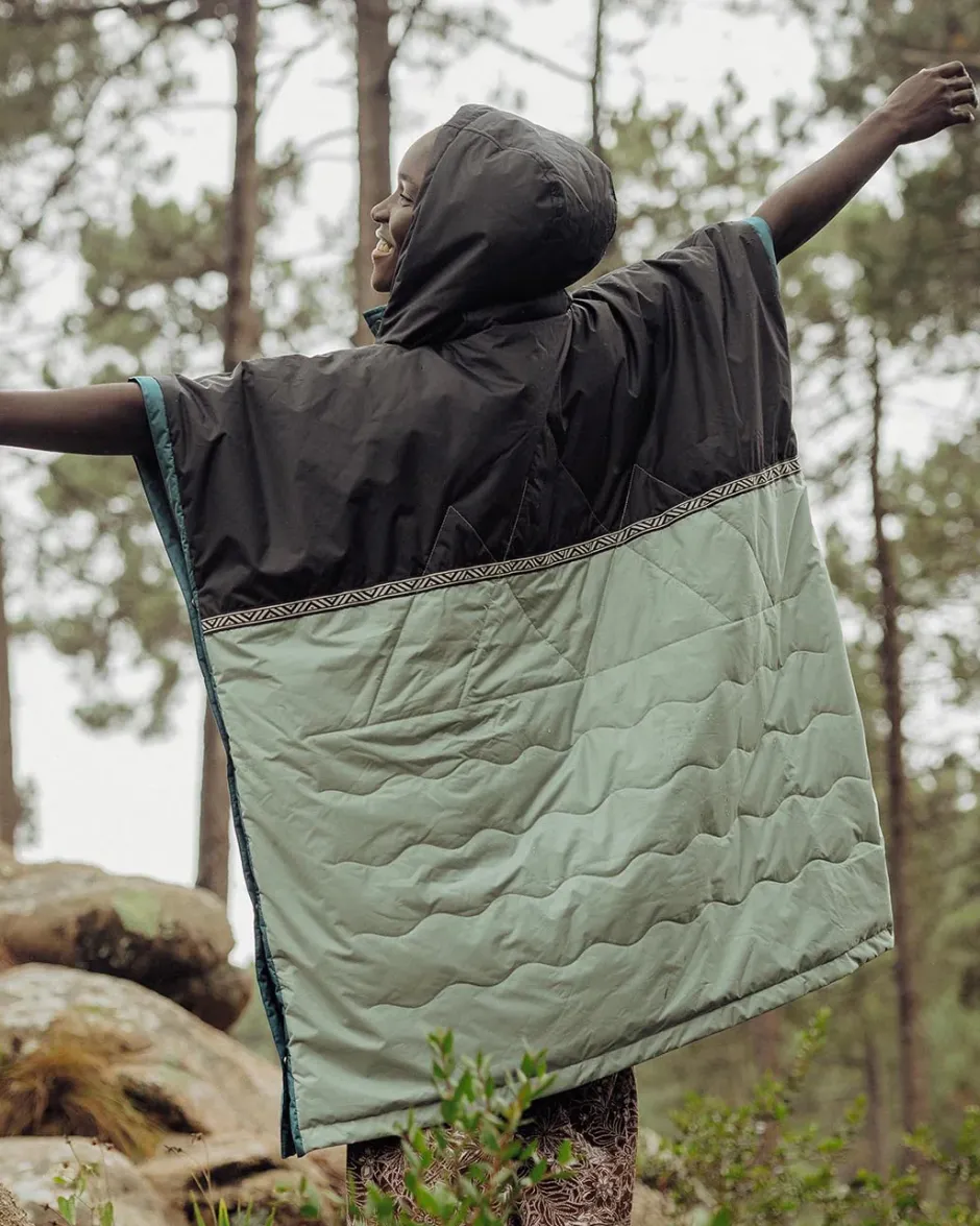 Accessories|Outdoor Living>Passenger Outback Recycled Pull Over Changing Robe True Black/Pistachio