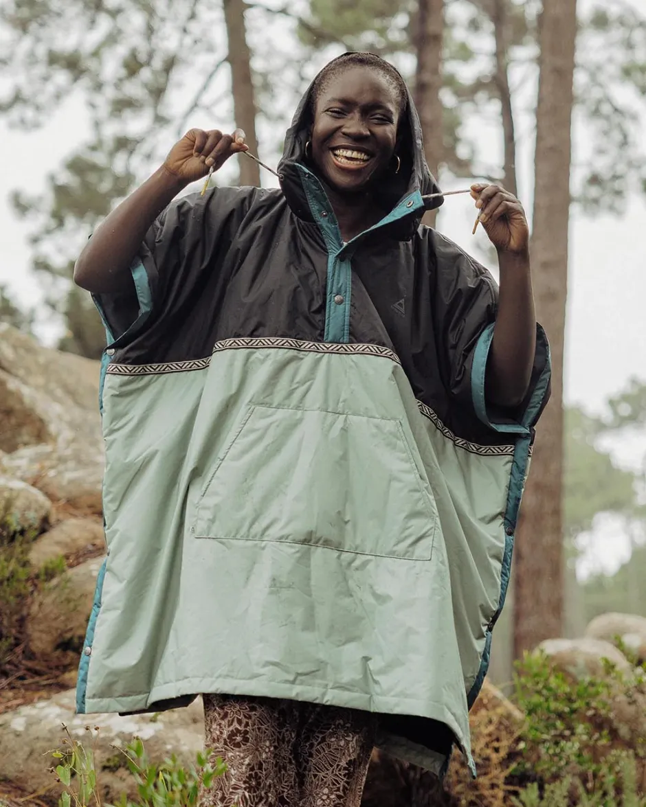 Accessories|Outdoor Living>Passenger Outback Recycled Pull Over Changing Robe True Black/Pistachio