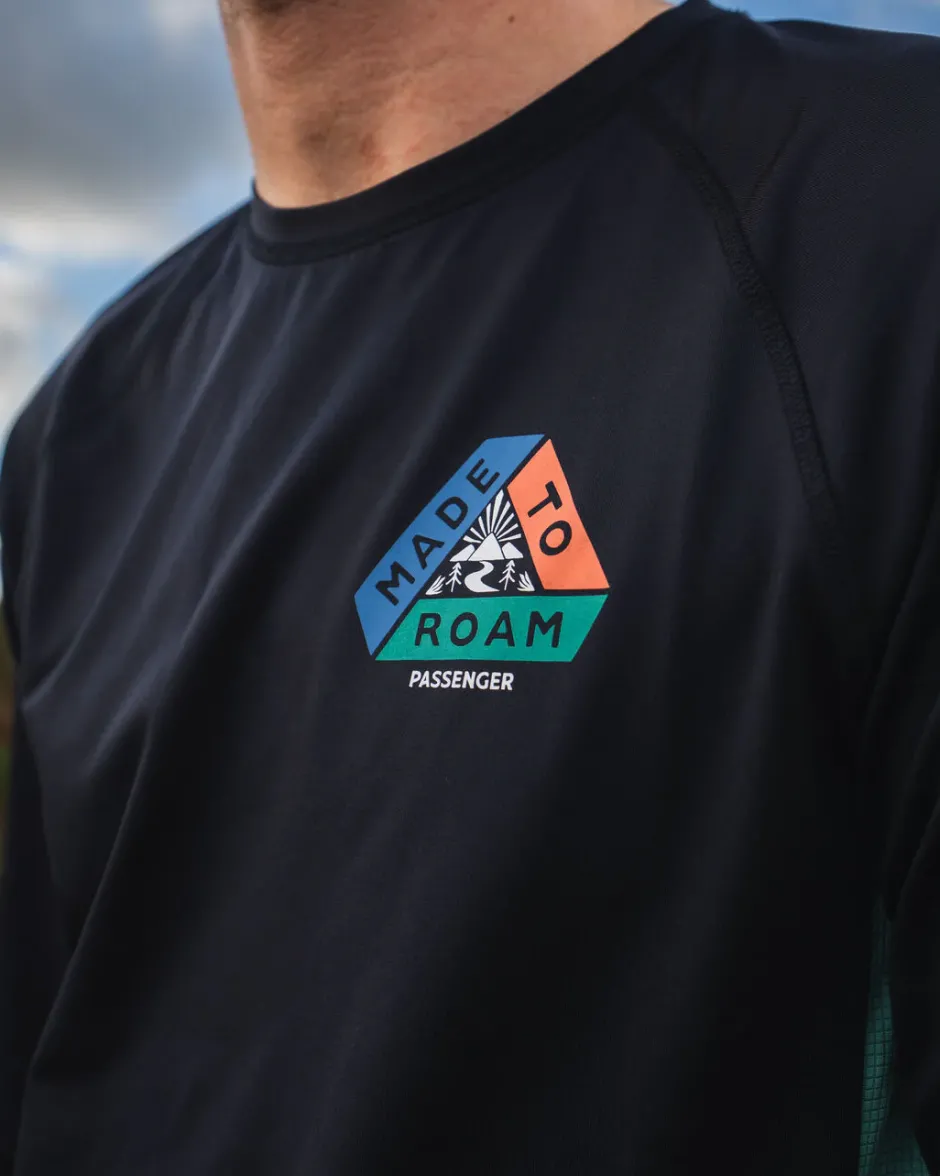 T-Shirts & Tank Tops|Activewear>Passenger Range Recycled Active LS T-shirt Black
