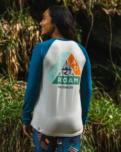 Tops & T-Shirts|Activewear>Passenger River Recycled Active LS T-Shirt Corsair/ Vintage White