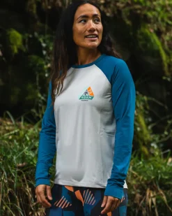Tops & T-Shirts|Activewear>Passenger River Recycled Active LS T-Shirt Corsair/ Vintage White