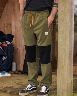 Pants|Winter Road Trip Essentials><noscript><img width=