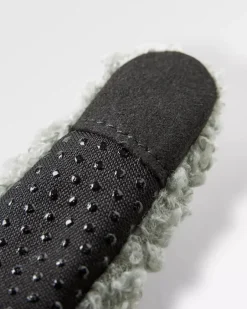 Gloves|Gloves><noscript><img width=